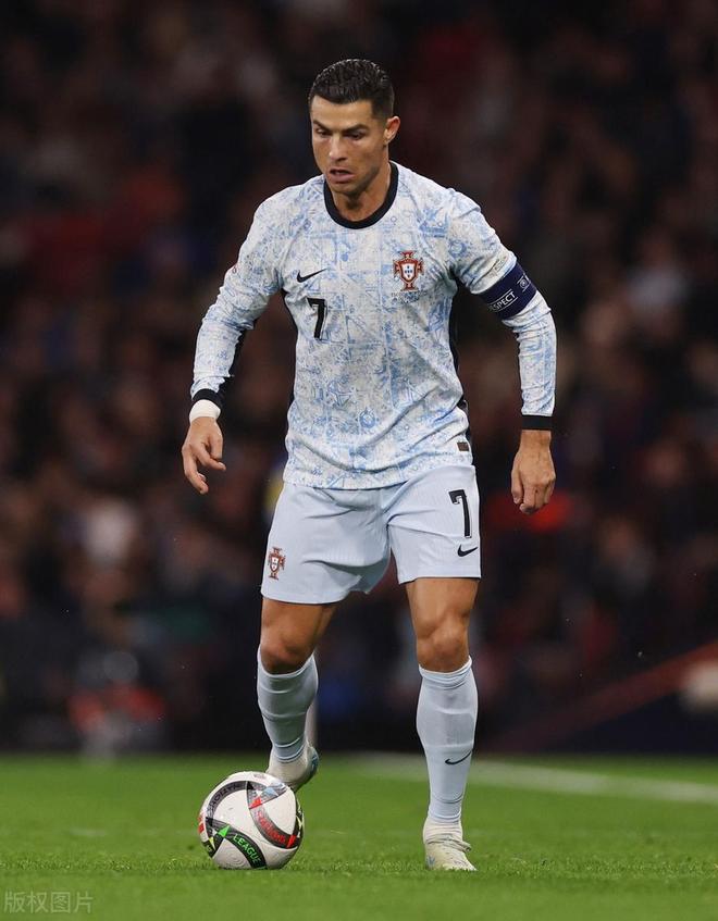 爱游戏-C罗回归赛场，挺进下一轮首场状态亮眼，尤文图斯观众沸腾！的简单介绍